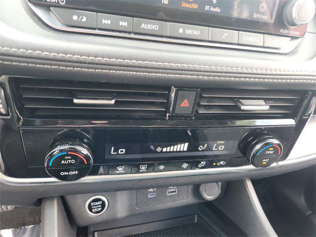 Photo of 2022 Super Black Nissan Rogue