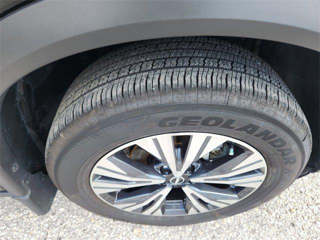 Photo of 2022 Super Black Nissan Rogue