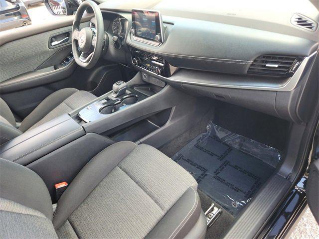 Photo of 2022 Super Black Nissan Rogue