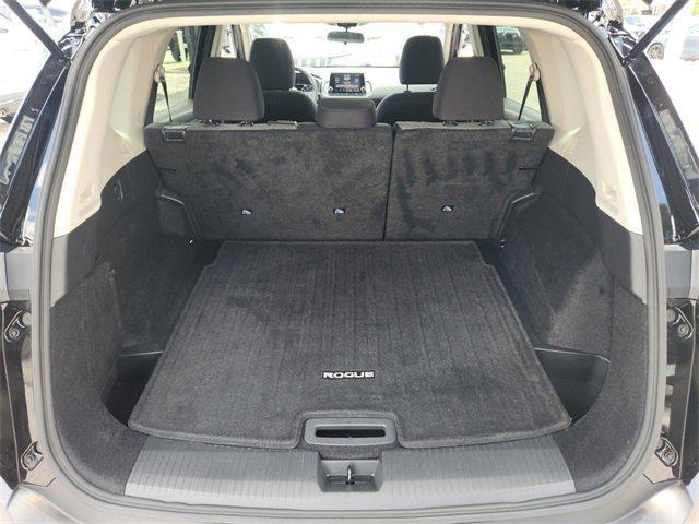 Photo of 2022 Super Black Nissan Rogue