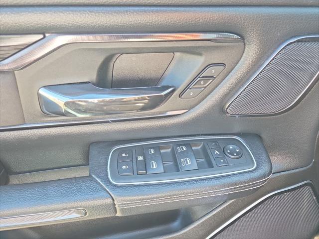 Photo of 2023 Diamond Black Crystal Pearlcoat RAM 1500