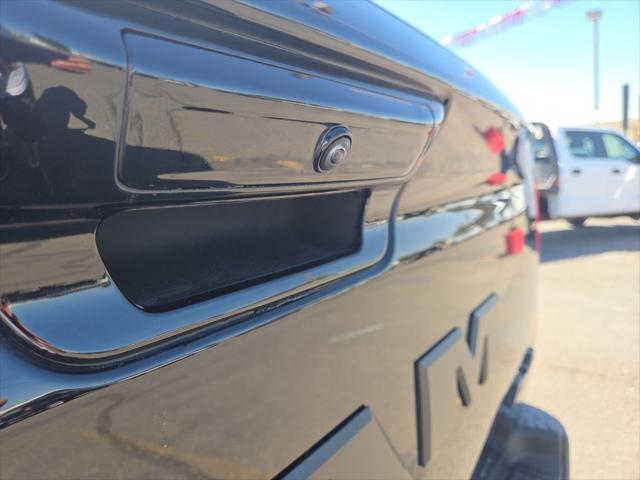 Photo of 2023 Diamond Black Crystal Pearlcoat RAM 1500
