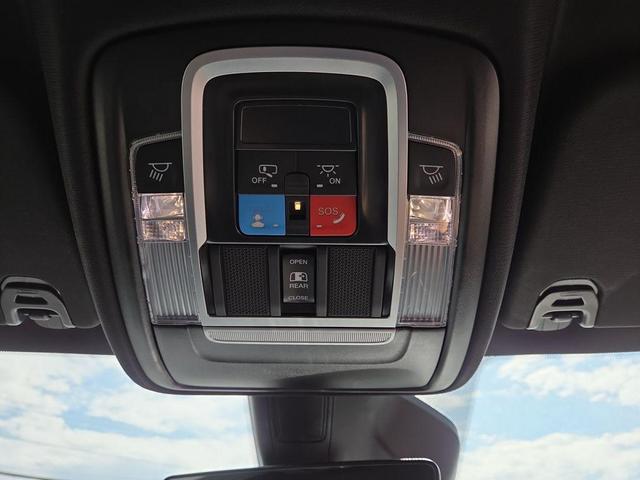 Photo of 2025 Diamond Black Crystal Pearlcoat RAM 1500
