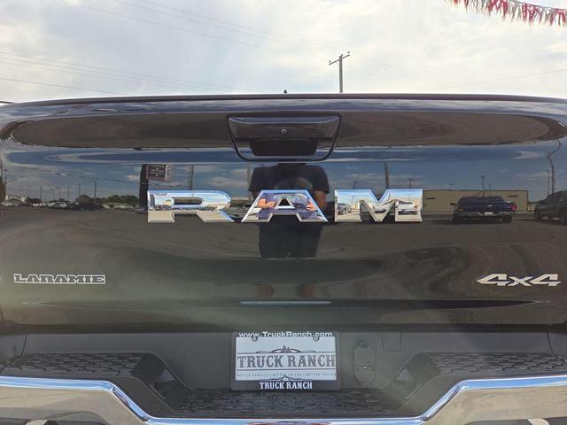 Photo of 2025 Diamond Black Crystal Pearlcoat RAM 1500