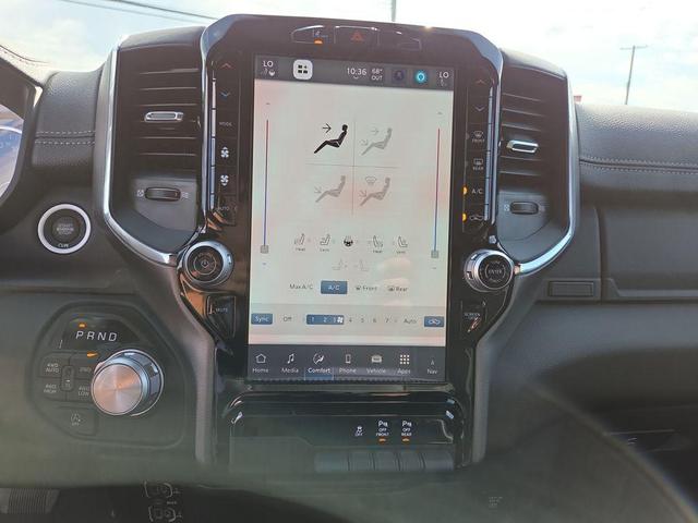 Photo of 2025 Diamond Black Crystal Pearlcoat RAM 1500