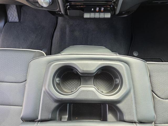 Photo of 2025 Diamond Black Crystal Pearlcoat RAM 1500