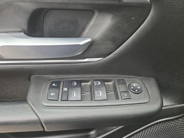 Photo of 2022 Granite Crystal Metallic Clearcoat RAM 1500