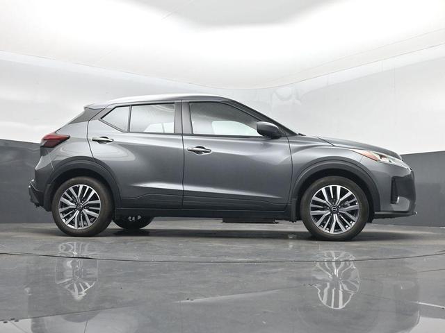 Photo of 2022 Gun Metallic Nissan Kicks