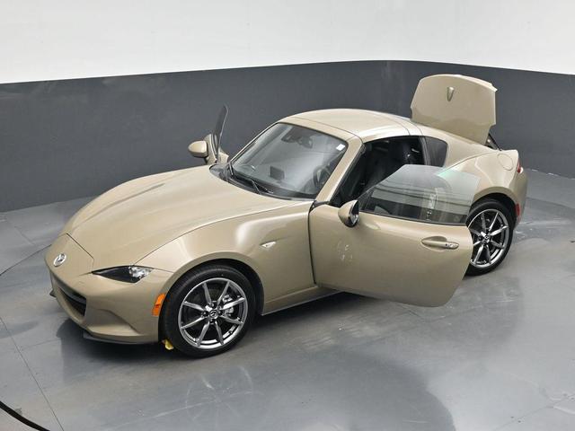 Photo of 2023 Zircon Sand Metallic Mazda MX-5 Miata RF