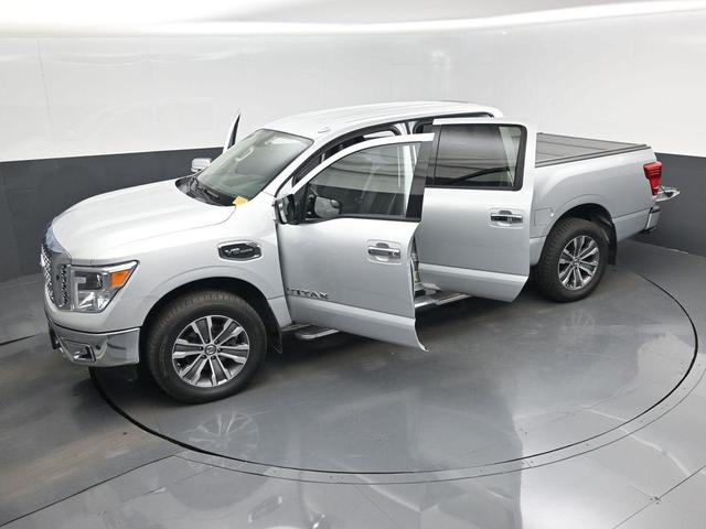 Photo of 2017 Brilliant Silver Nissan Titan