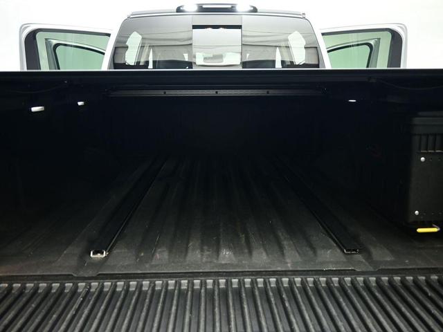 Photo of 2017 Brilliant Silver Nissan Titan