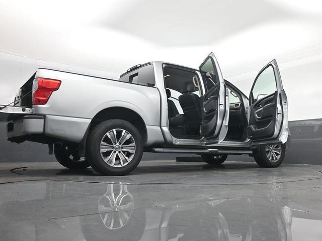 Photo of 2017 Brilliant Silver Nissan Titan