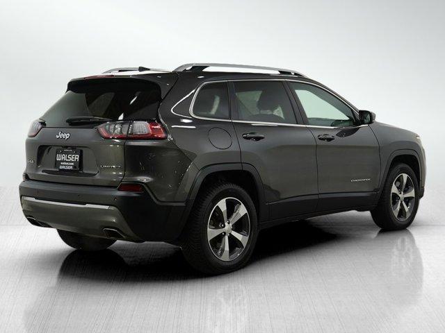 Photo of 2019 Granite Crystal Metallic Clearcoat Jeep Cherokee