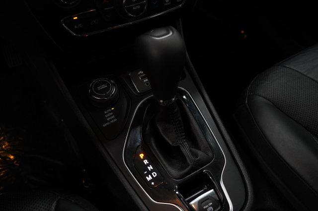 Photo of 2019 Granite Crystal Metallic Clearcoat Jeep Cherokee