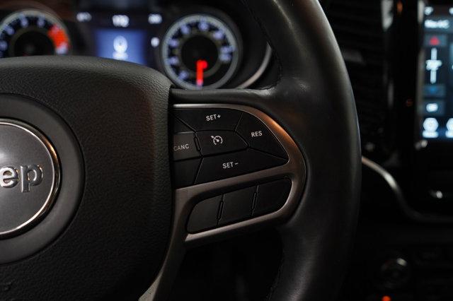 Photo of 2019 Granite Crystal Metallic Clearcoat Jeep Cherokee