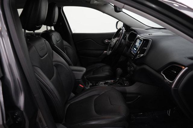 Photo of 2019 Granite Crystal Metallic Clearcoat Jeep Cherokee