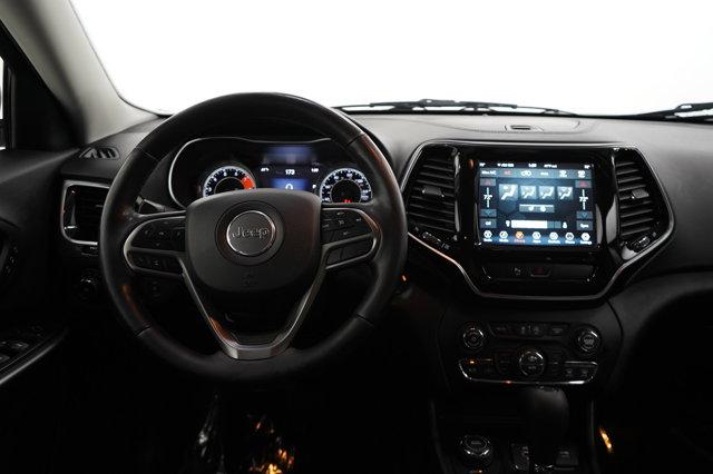 Photo of 2019 Granite Crystal Metallic Clearcoat Jeep Cherokee