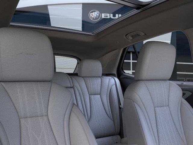 Photo of 2025 Iridescent White Tricoat Buick Envision
