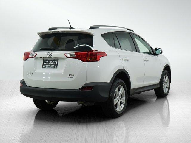 Photo of 2013 Super White Toyota RAV4