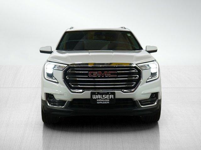 Photo of 2022 White Frost Tricoat GMC Terrain