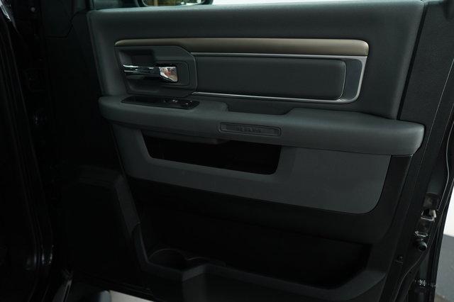 Photo of 2018 Brilliant Black Crystal Pearlcoat RAM 1500