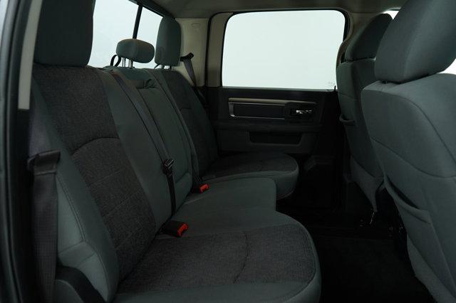 Photo of 2018 Brilliant Black Crystal Pearlcoat RAM 1500