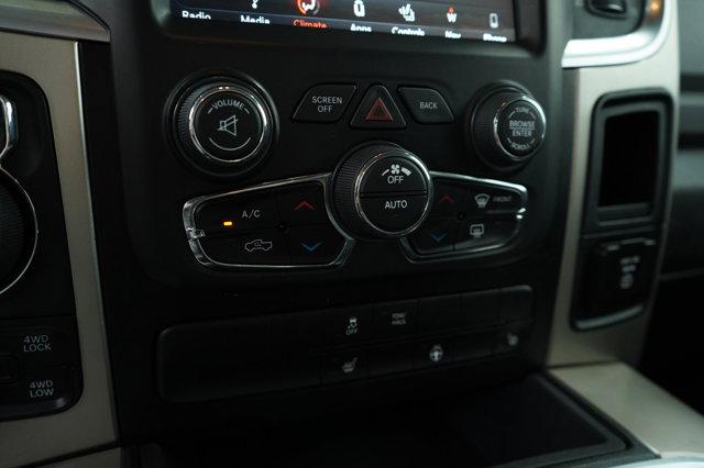 Photo of 2018 Brilliant Black Crystal Pearlcoat RAM 1500