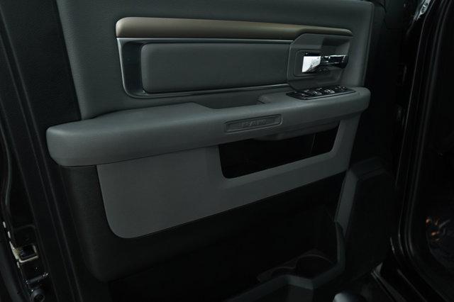 Photo of 2018 Brilliant Black Crystal Pearlcoat RAM 1500