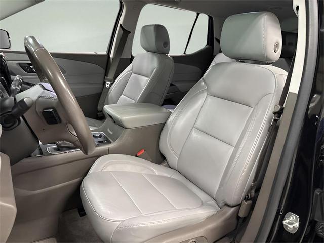Photo of 2020 Mosaic Black Metallic Chevrolet Traverse