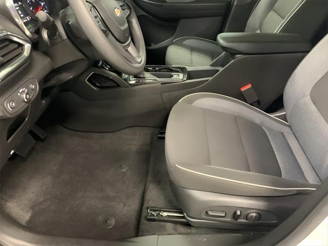 Photo of 2023 Summit White Chevrolet Trailblazer
