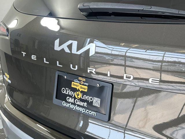 Photo of 2023 Dark Moss Kia Telluride