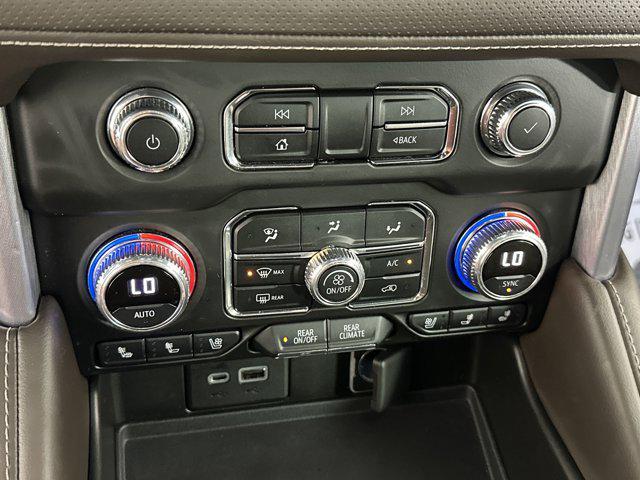 Photo of 2021 White Frost Tricoat GMC Yukon