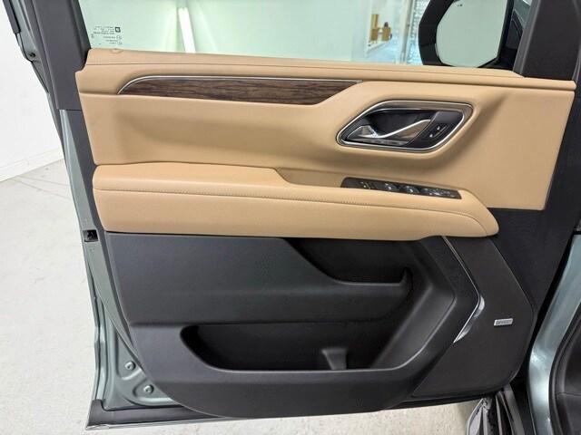 Photo of 2024 Silver Sage Metallic Chevrolet Suburban