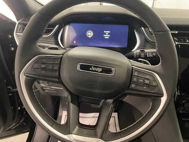Photo of 2025 Diamond Black Jeep Grand Cherokee L