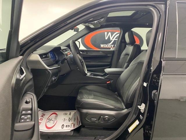 Photo of 2025 Diamond Black Jeep Grand Cherokee L