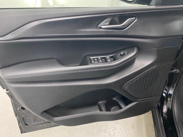 Photo of 2025 Diamond Black Jeep Grand Cherokee L