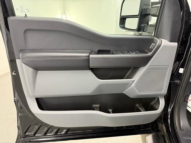 Photo of 2025 Black Metallic Ford F-250