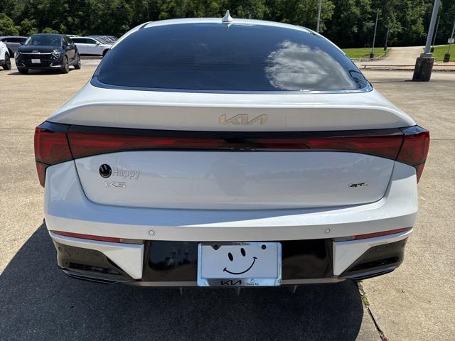 Photo of 2025 Snow White Pearl Kia K5