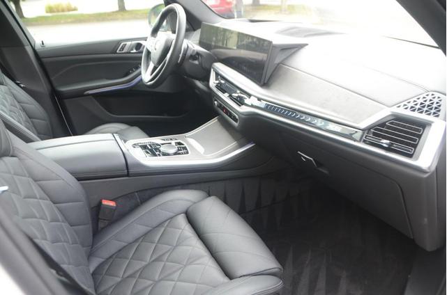 Photo of 2025 Alpine White BMW X5