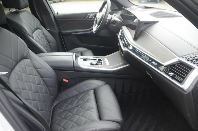 Photo of 2025 Alpine White BMW X5