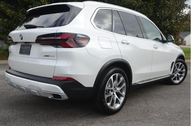 Photo of 2025 Alpine White BMW X5
