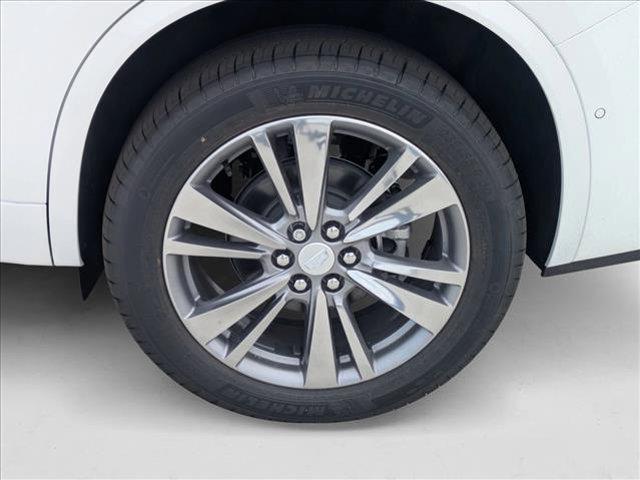 Photo of 2025 Crystal White Tricoat Cadillac XT6