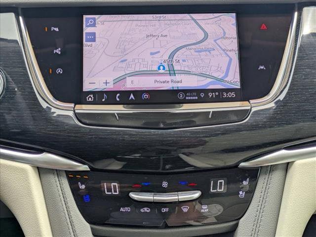 Photo of 2025 Crystal White Tricoat Cadillac XT6