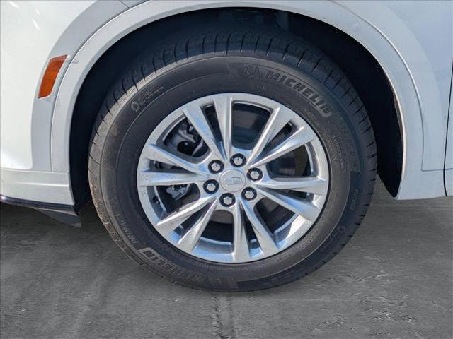 Photo of 2025 Crystal White Tricoat Cadillac XT6