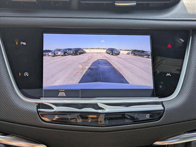 Photo of 2025 Crystal White Tricoat Cadillac XT6