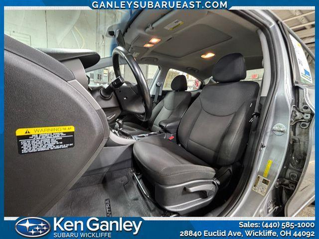 Photo of 2016 Titanium Gray Metallic Hyundai ELANTRA