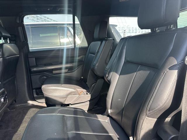 Photo of 2021 White Ford Expedition