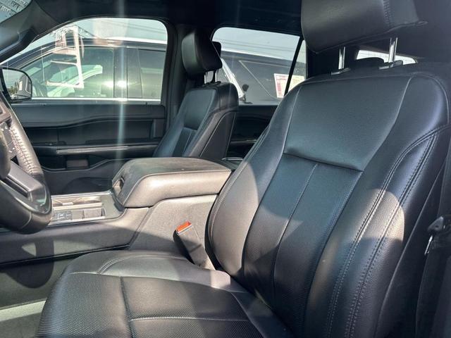 Photo of 2021 White Ford Expedition