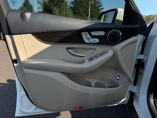 Photo of 2017 White Mercedes-Benz GLC 300