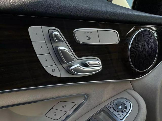 Photo of 2017 White Mercedes-Benz GLC 300